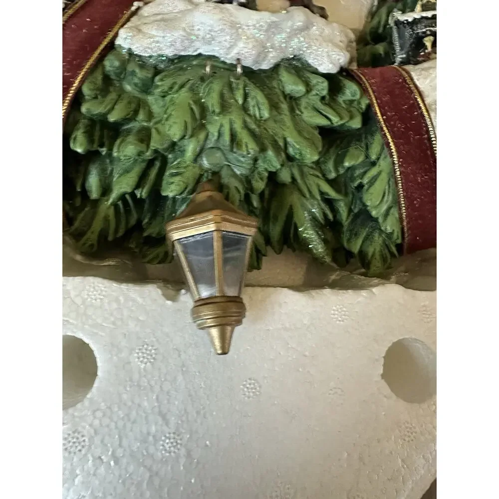 Thomas Kinkade Christmas Village Wreath Hamilton Collection